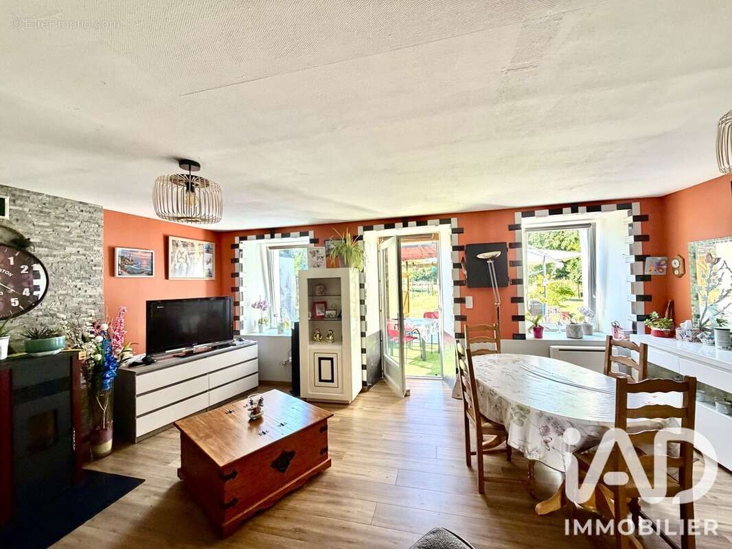 Maison 130 m² à Saint-Gilles-Les-Bois  - photo 6