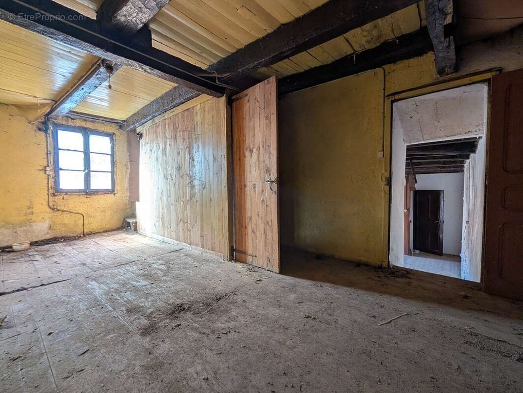 Maison à Rénover + Garage + Dépendance - photo 9