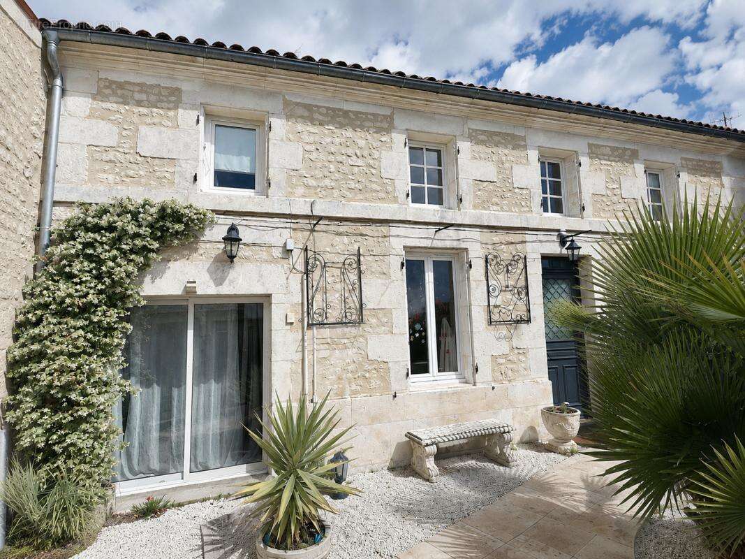 Maison 227 m² à Saint-Vaize  - photo 5