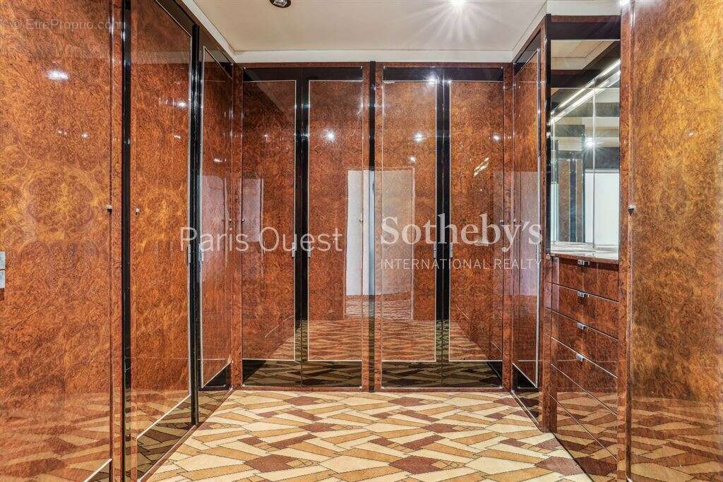 Appartement à NEUILLY-SUR-SEINE