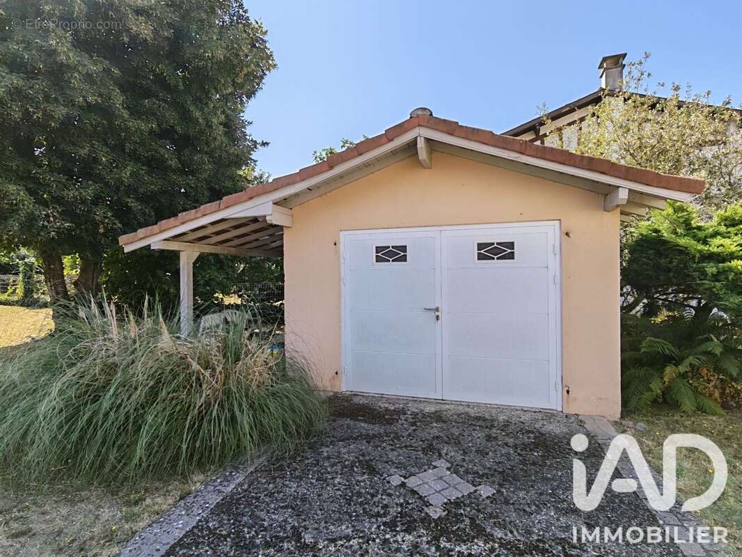 Maison 210 m² à Vic-En-Bigorre  - photo 2