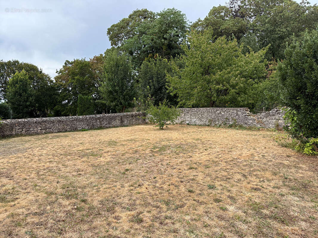 Propriete  en cours de restauration  au sud d'arconnay - photo 3