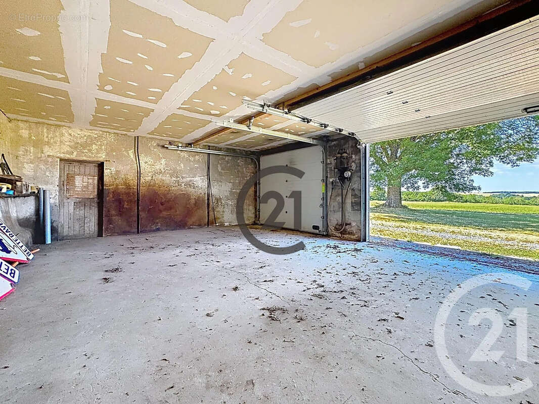Maison 146 m² à Saint-Loup-De-Naud  - photo 22