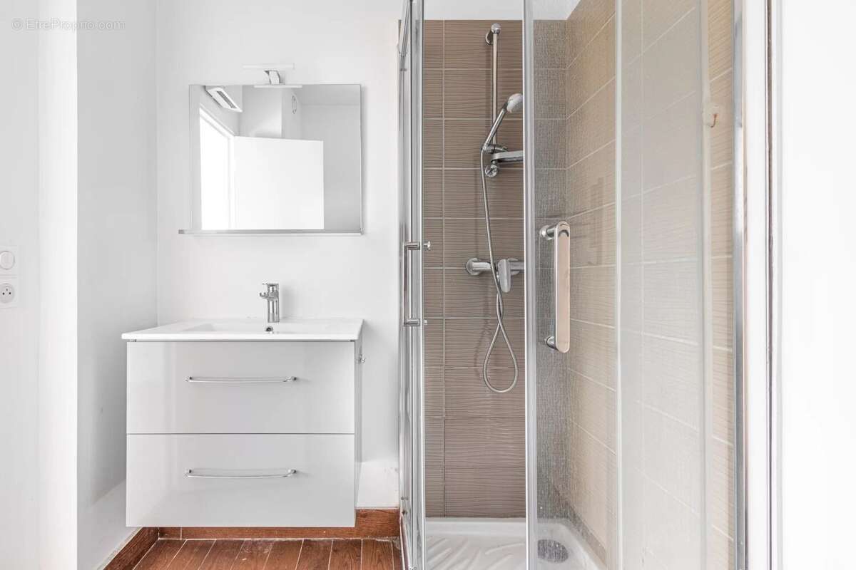 Appartement à SAINT-LAURENT-DU-VAR