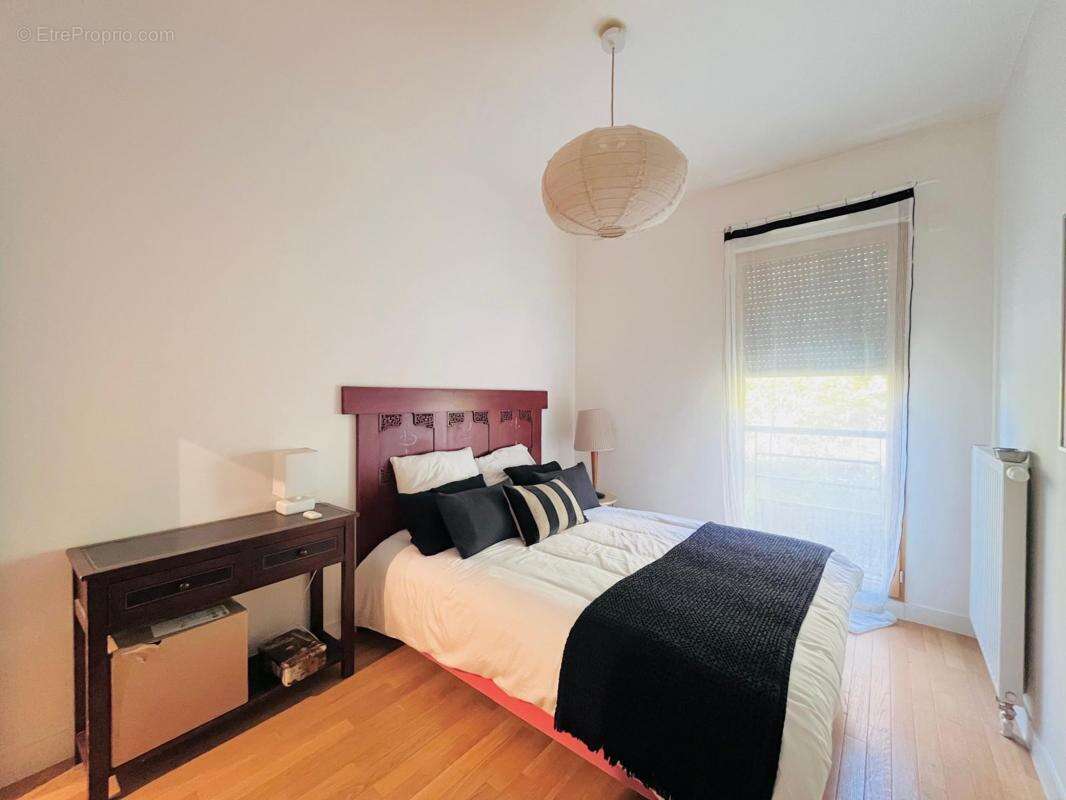 Appartement à MARNES-LA-COQUETTE