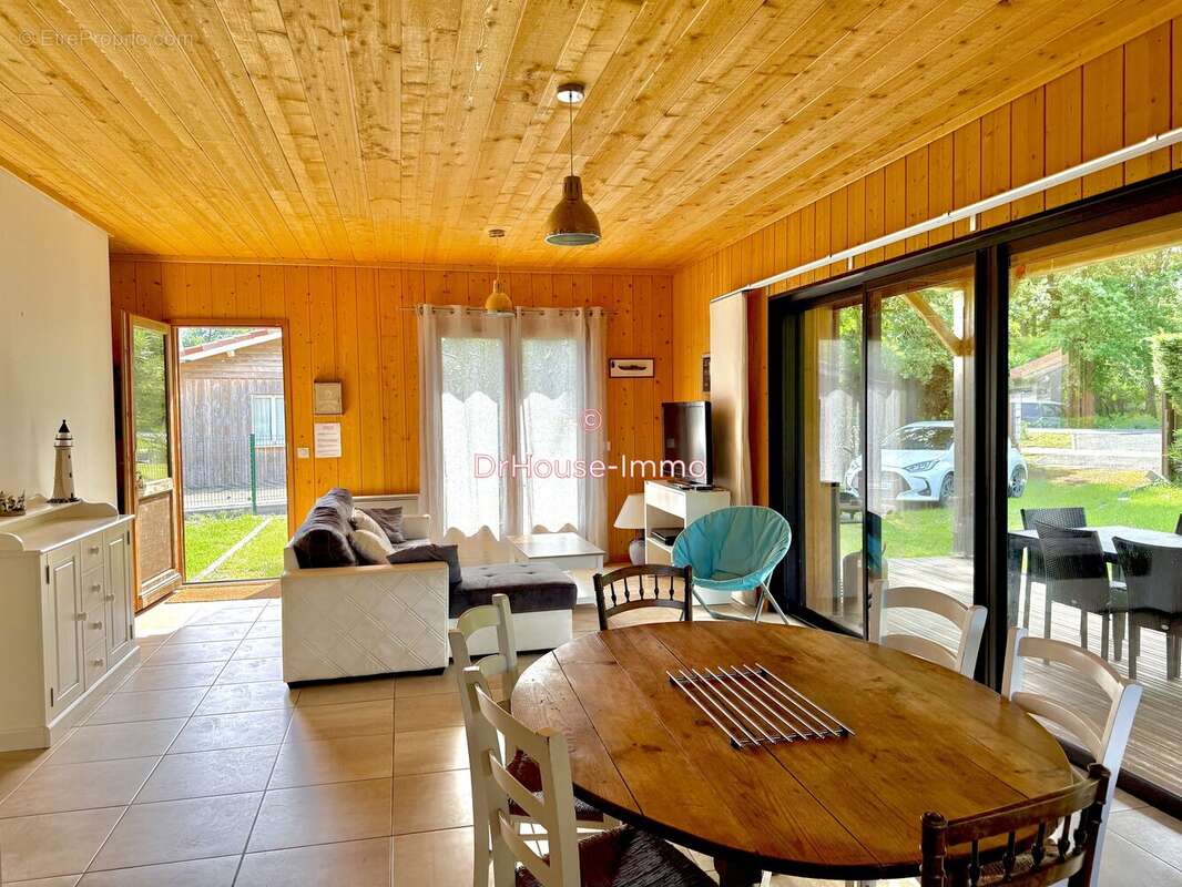 Maison à HOURTIN