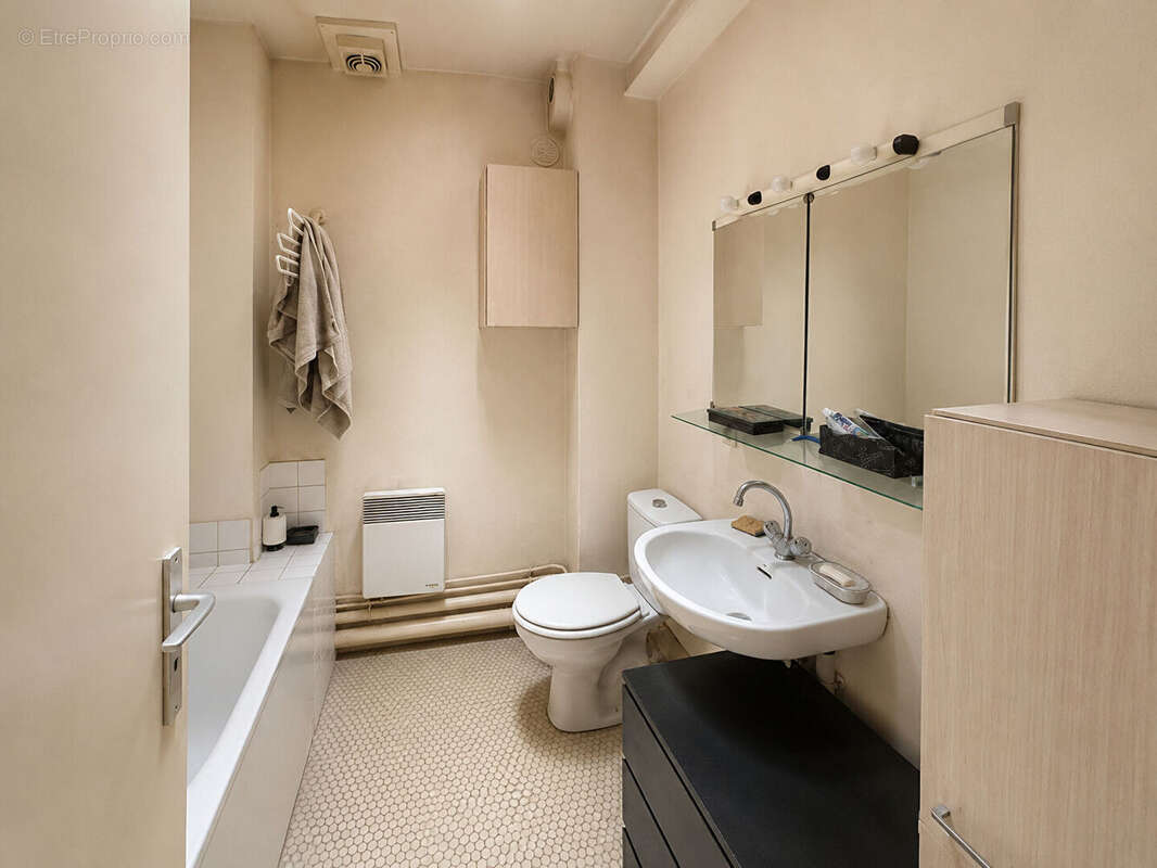 Appartement à PARIS-14E
