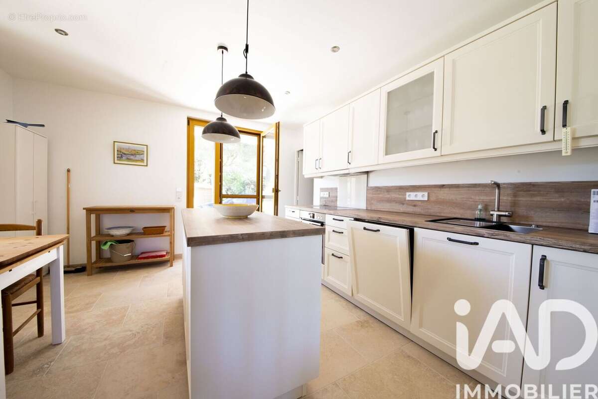 Maison 124 m² à La Roque-Sur-Pernes  - photo 8