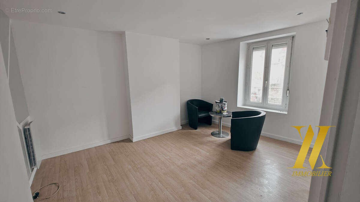 Salons R+1 - Appartement à EPERNAY