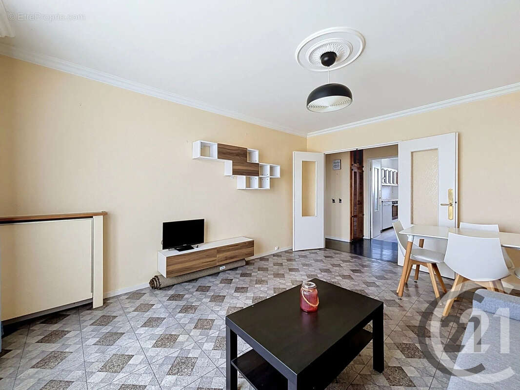 Appartement 61 m² à Saint-Andre-Les-Vergers  - photo 2