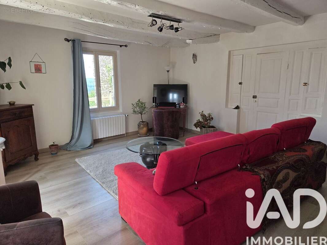 Maison 74 m² à Altillac  - photo 6