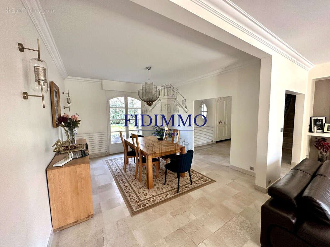 Maison à CHENNEVIERES-SUR-MARNE