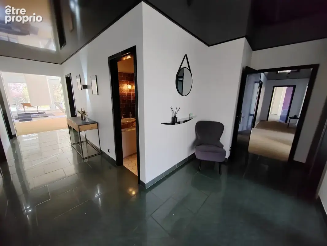 Rare Villa d'architecte 11 pièces piscine 21 ares - photo 2