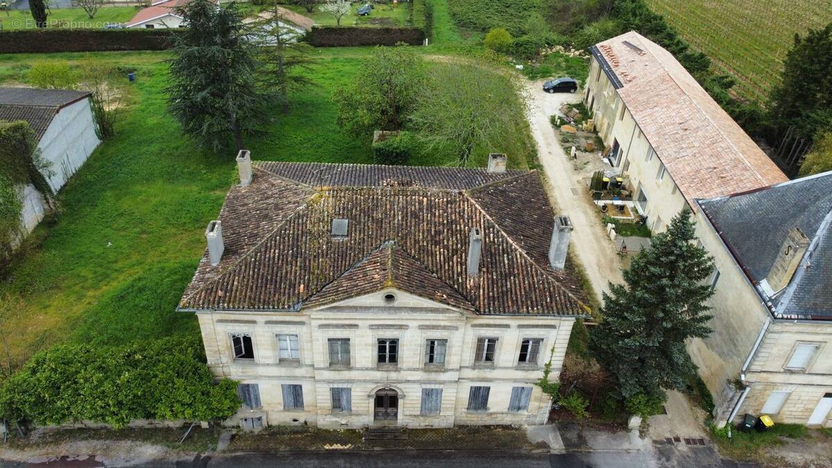 Maison à SAINT-PHILIPPE-D'AIGUILLE