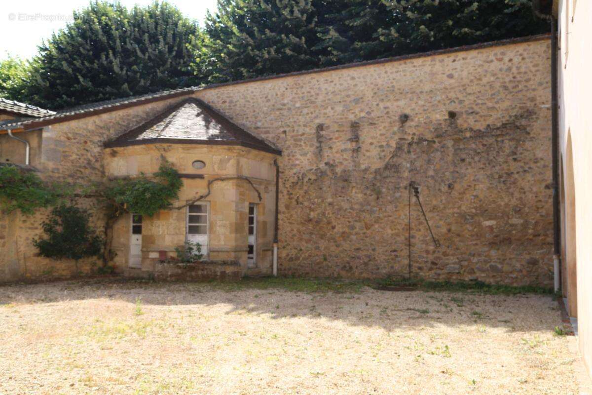 Hôtel particulier du 18ème siècle ouvrant sur cour fermée - photo 5