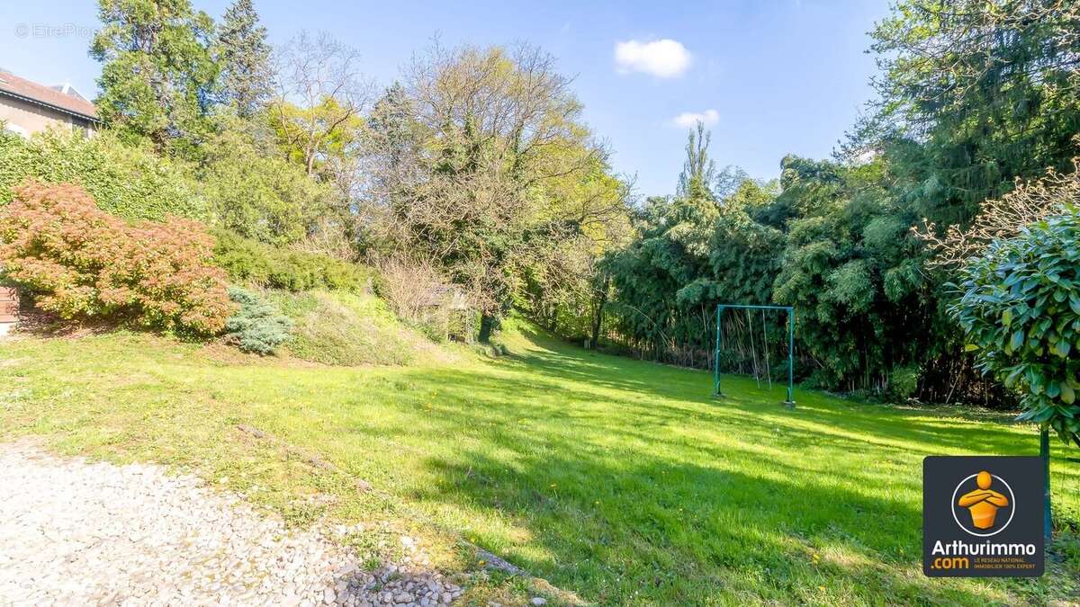 Propriété familiale de 170 m² sur terrain arboré de 3 000 m² avec piscine – Saint-Genis-Laval - photo 4