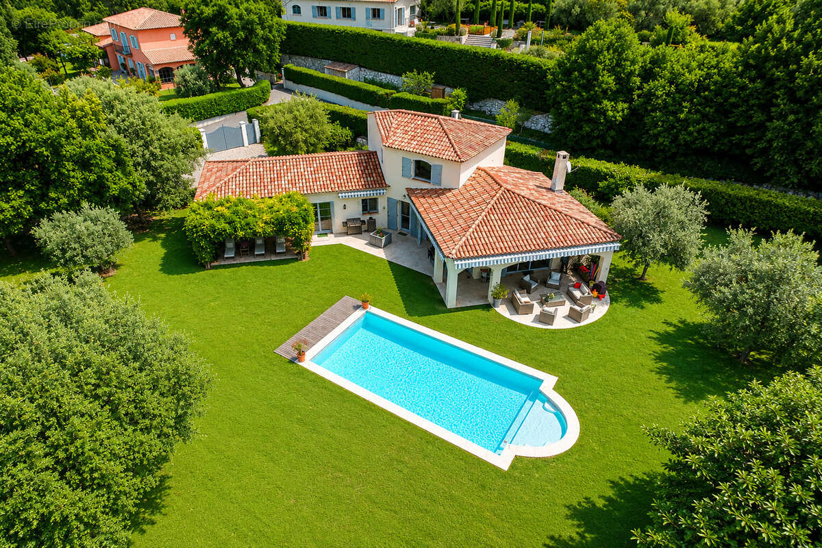 Saint-Martin-de-Peille — À seulement 15 minutes de Monaco - Villa de 180 m2 sur un terrain de 2000 m2 - photo 2