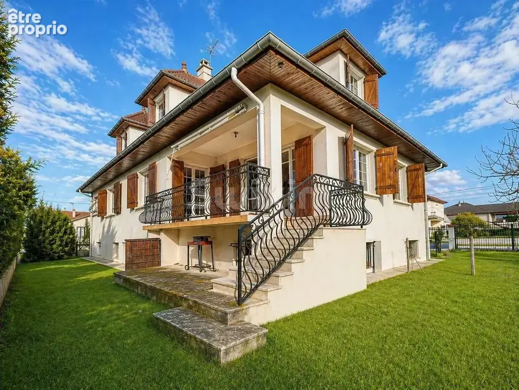 Decines - maison de charme – 261 m² habitables – terrain de 681 m² - photo 2