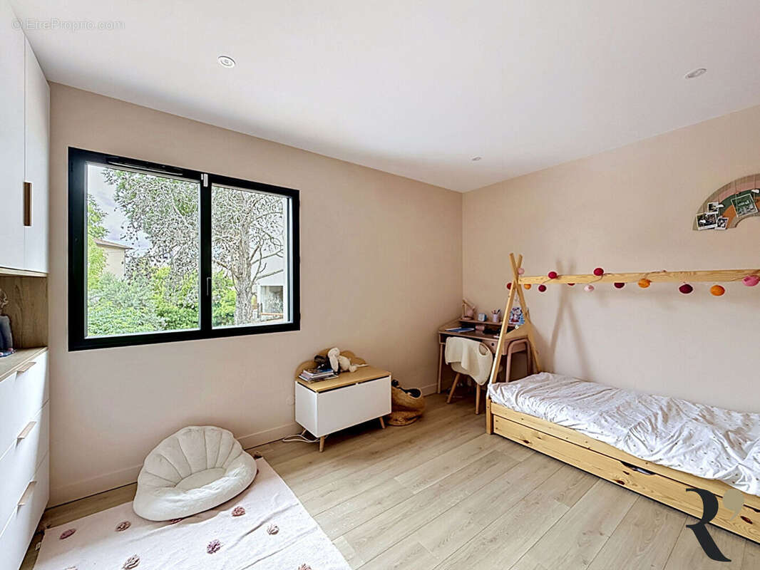 Maison T5 récente de 143 m² avec piscine - Toulouse 31500 - photo 15