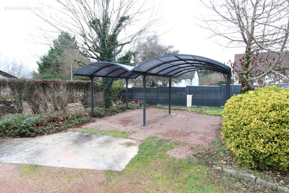 Maison à VARENNES-VAUZELLES