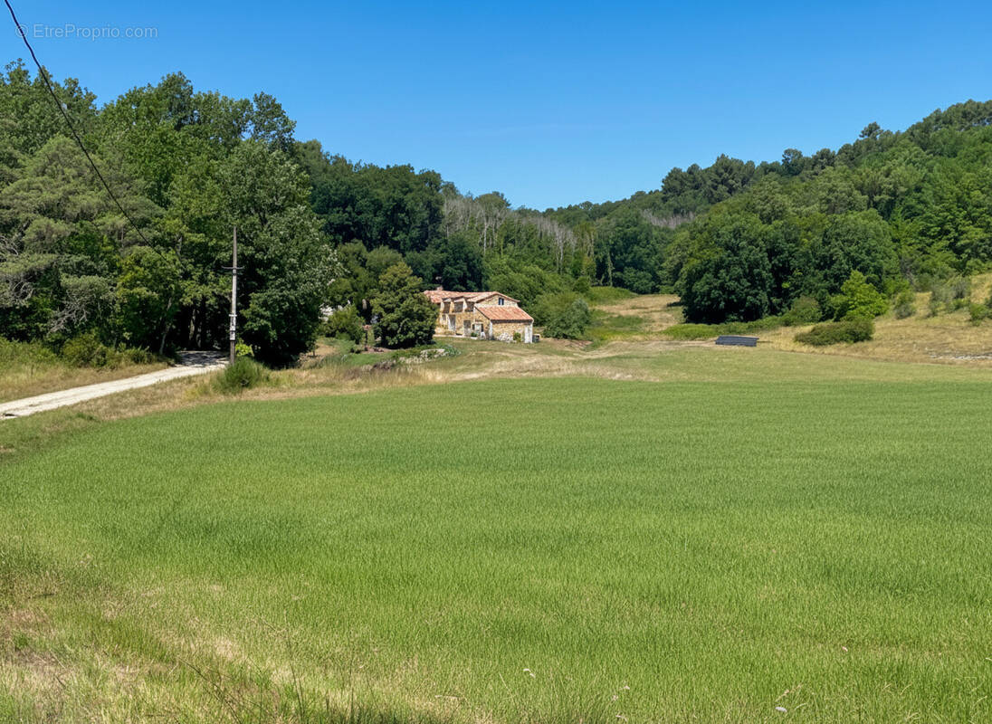 Maison à MANZAC-SUR-VERN