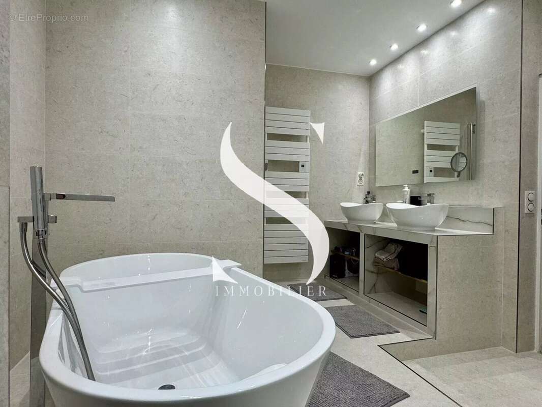 Appartement à VALLAURIS