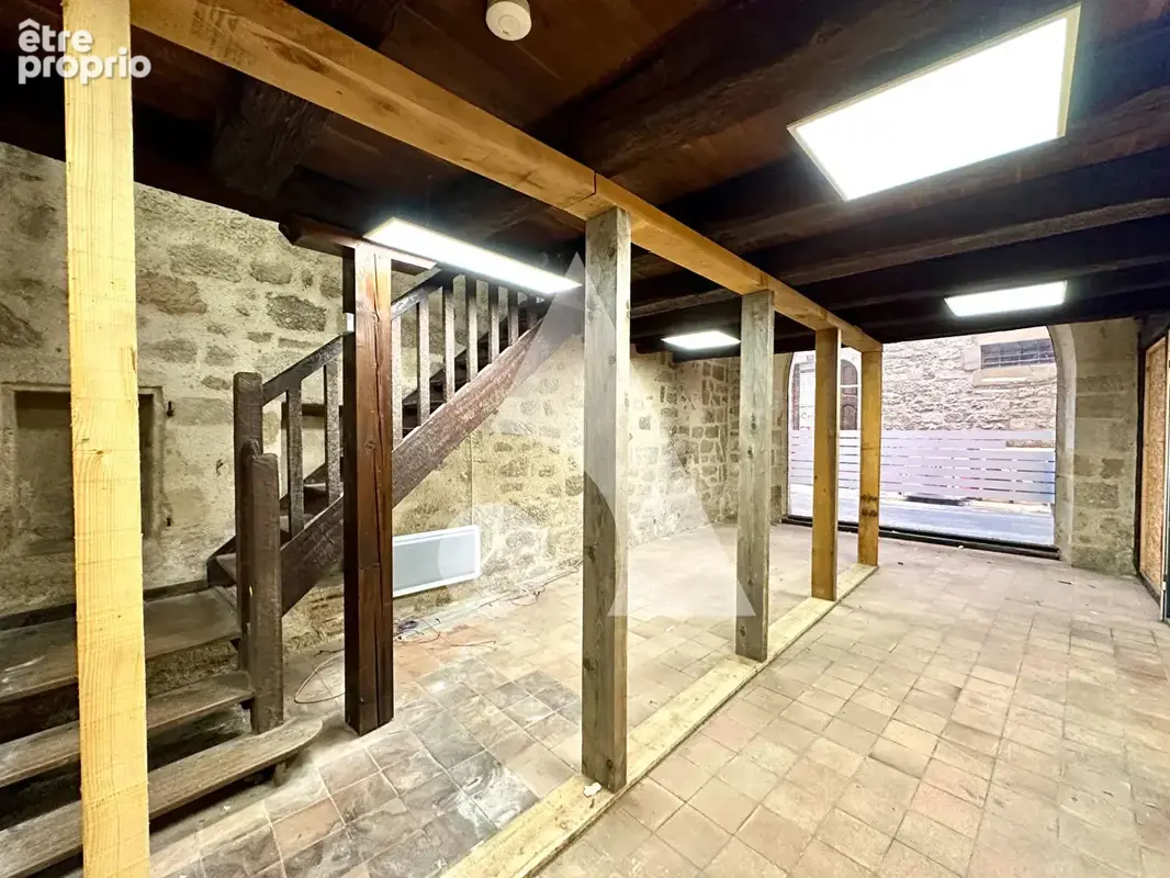 Local commercial Figeac sur 2 niveaux 103 m2. - photo 3