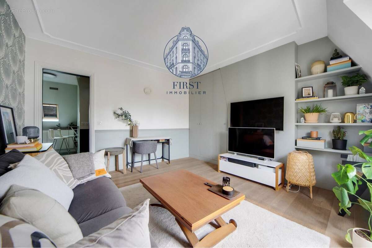 Appartement à PARIS-16E