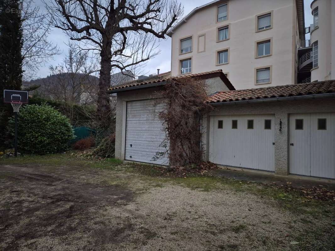 Maison à BRIVES-CHARENSAC