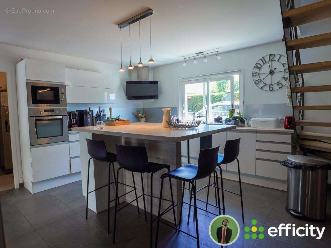 Maison 230 m² à Montmerle-Sur-Saone  - photo 14