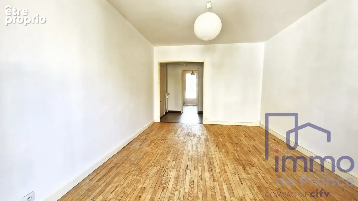 salon face cuisine - Appartement à SAINT-ETIENNE