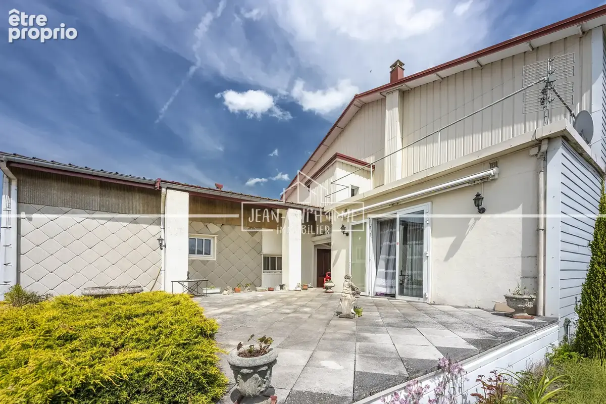 Maison 11 pièces 354 m² · à Grandvillers · 354 m² · 365 000 €