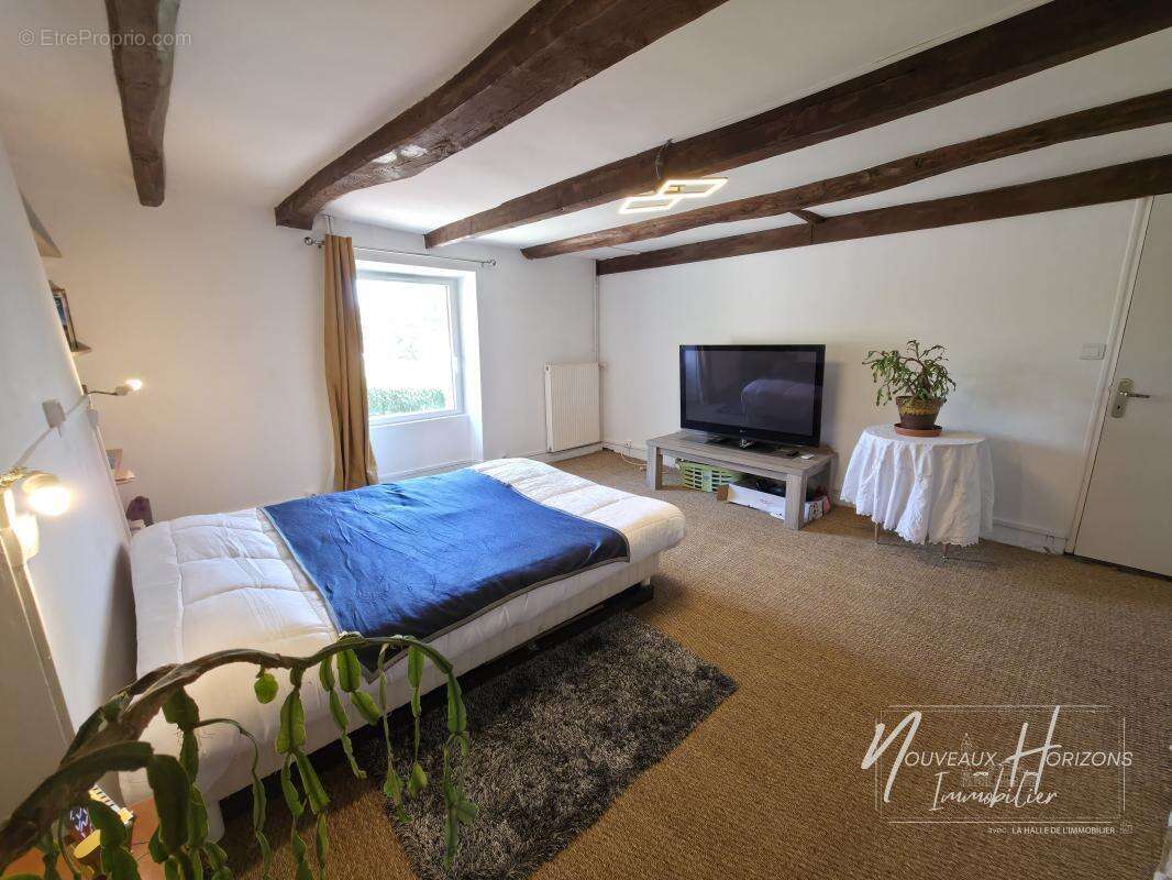 Maison 96 m² à Saint-Victurnien  - photo 8
