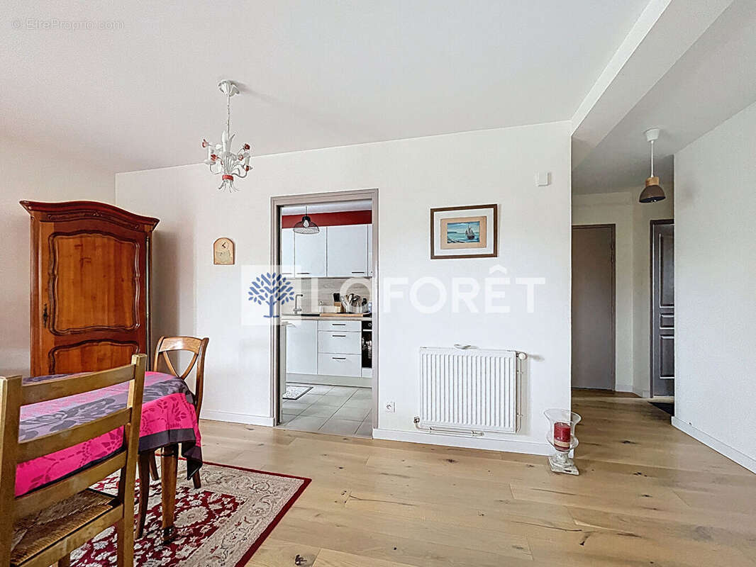 Appartement à ISNEAUVILLE