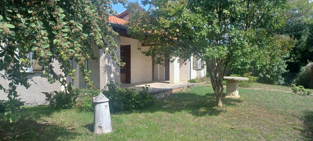 Maison à SAINT-NAZAIRE-DE-VALENTANE