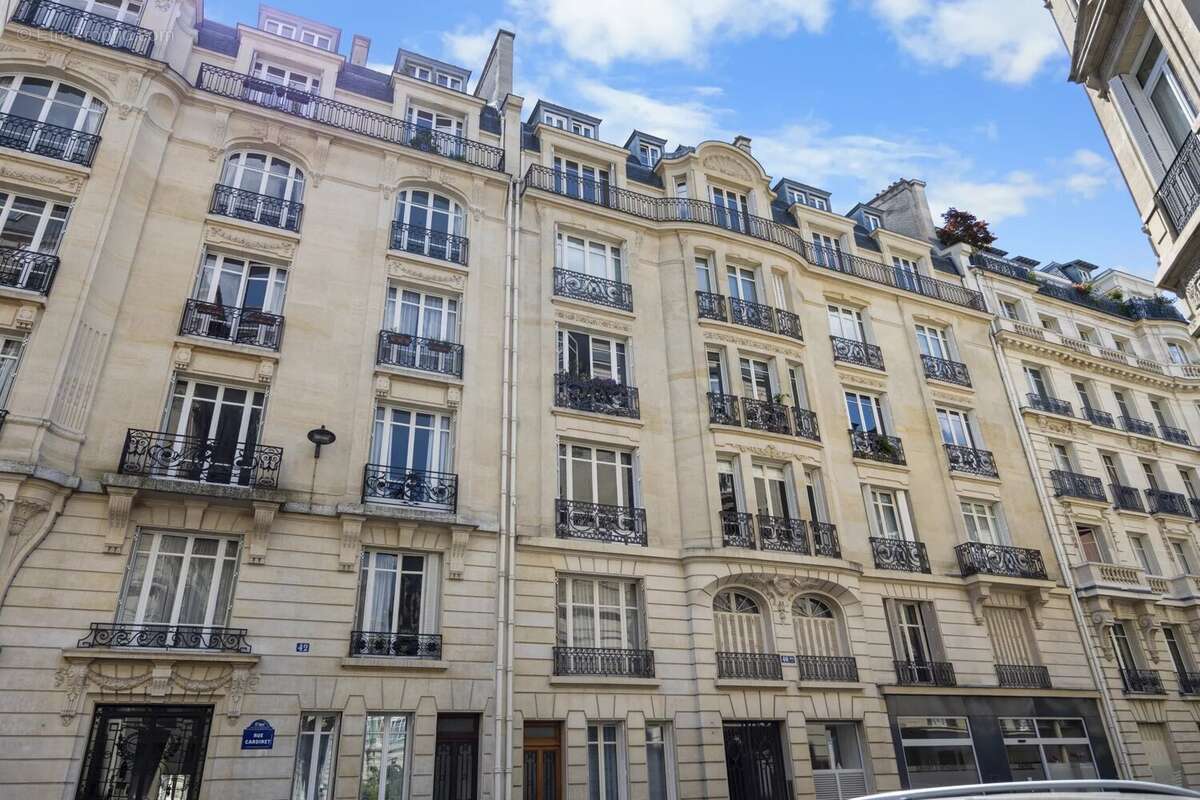 Appartement à PARIS-17E