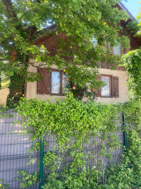 Terrain à VILLE-LA-GRAND