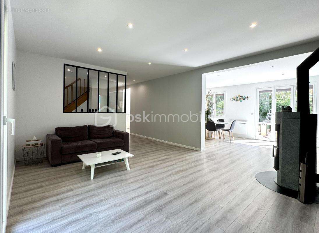 Maison à CHAUCONIN-NEUFMONTIERS