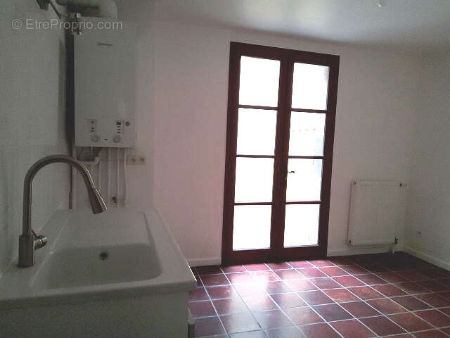 T 3  avec cour - 75 m² environ - photo 4