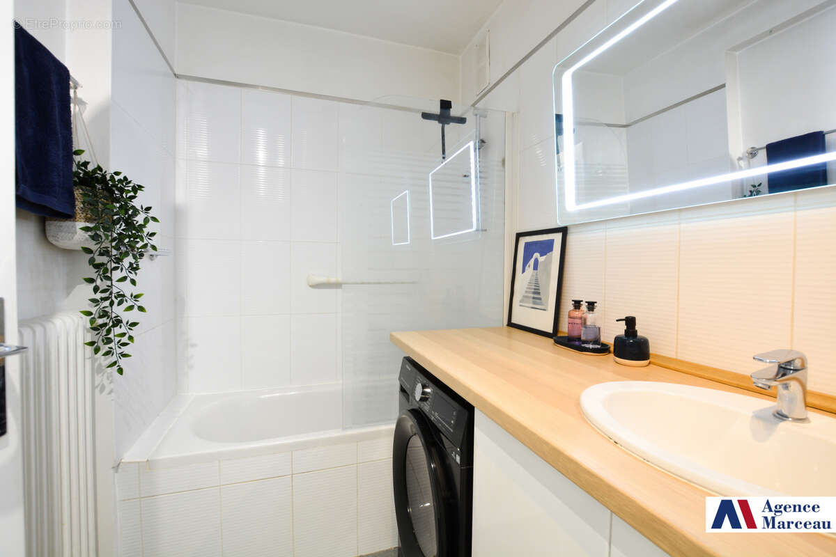 Appartement à COURBEVOIE