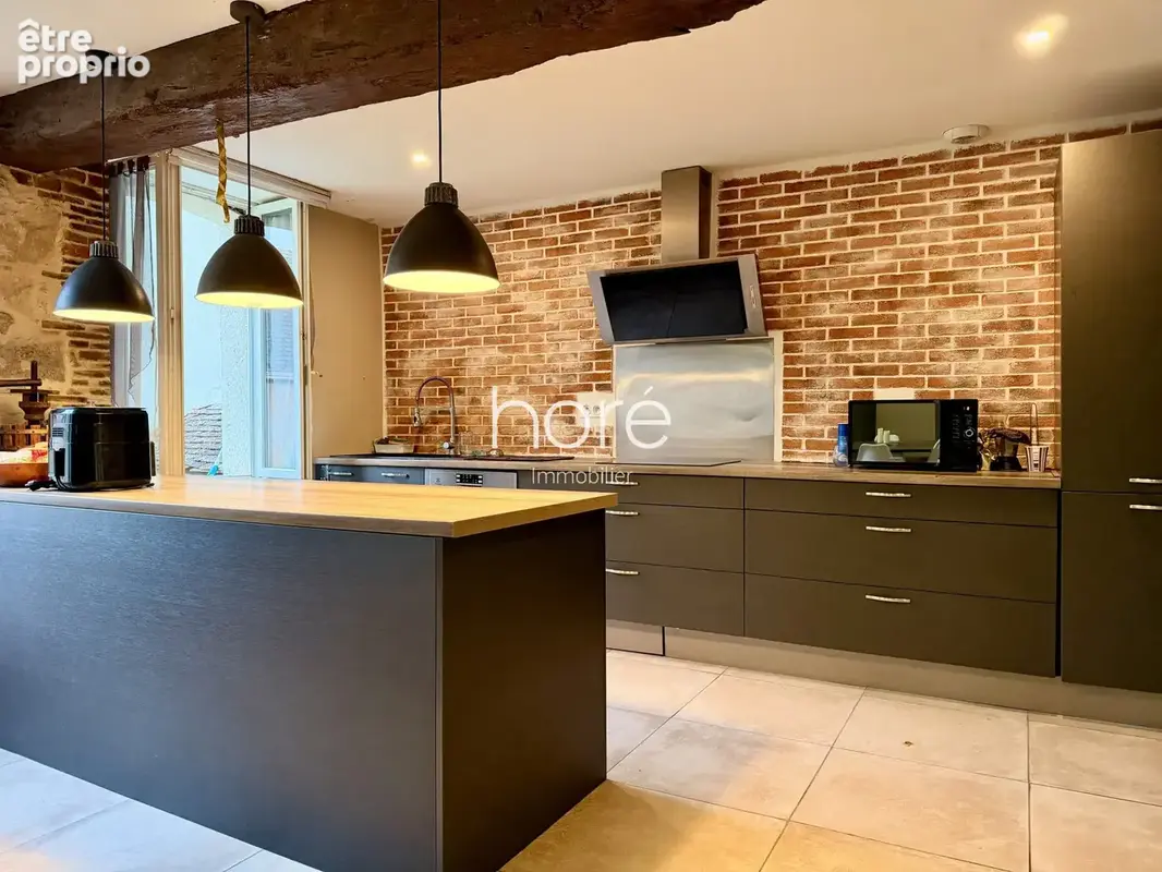 Maison 255 m² à La Celle-Saint-Cyr  - photo 3
