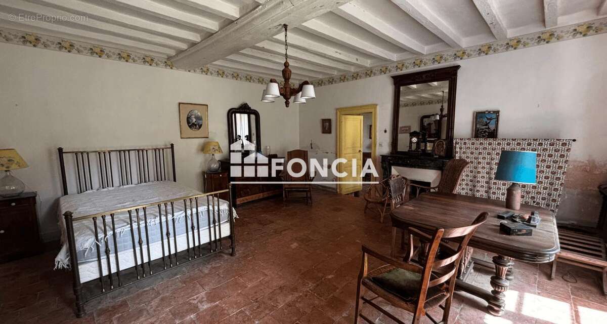 Maison à CONLIE