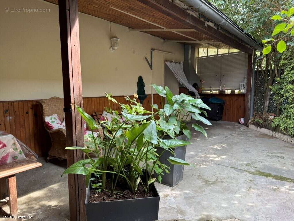 Villefagnan – Maison De 3 Chambres En Excellent Etat Avec Garage Double - photo 2