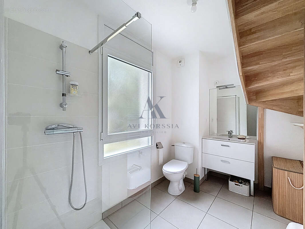 Villeurbanne   Appartement T4 80 m2 avec terrasse, jardin privatif et garage - photo 7