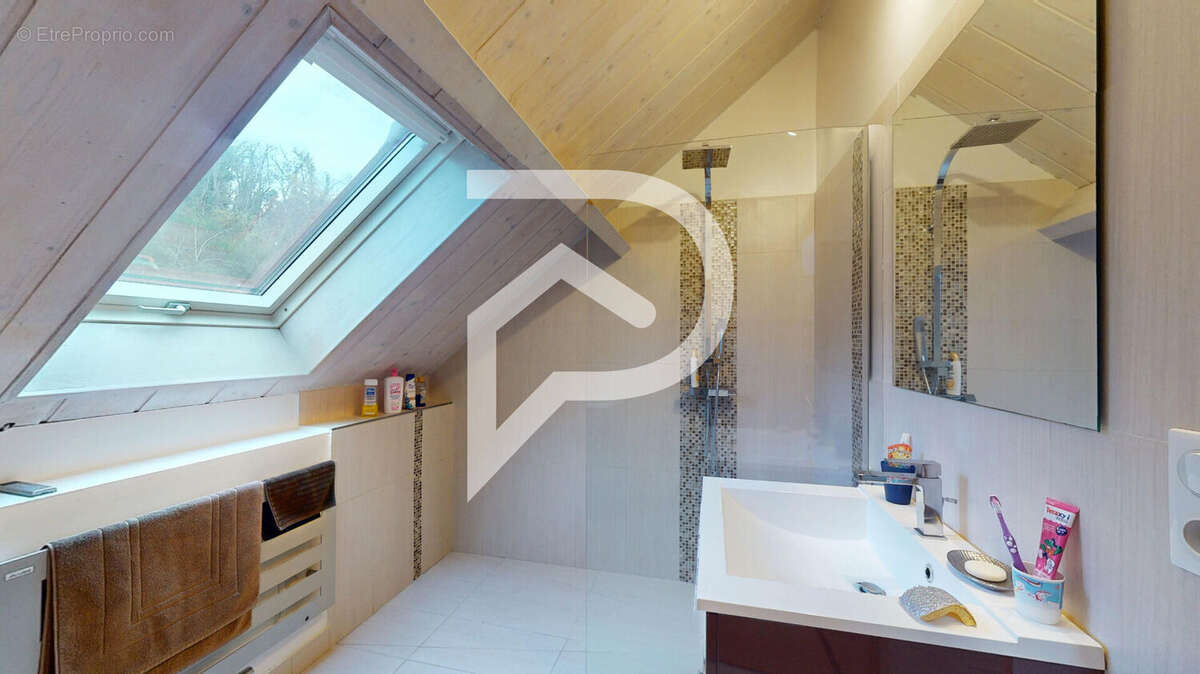 Maison à LE VAL-SAINT-GERMAIN