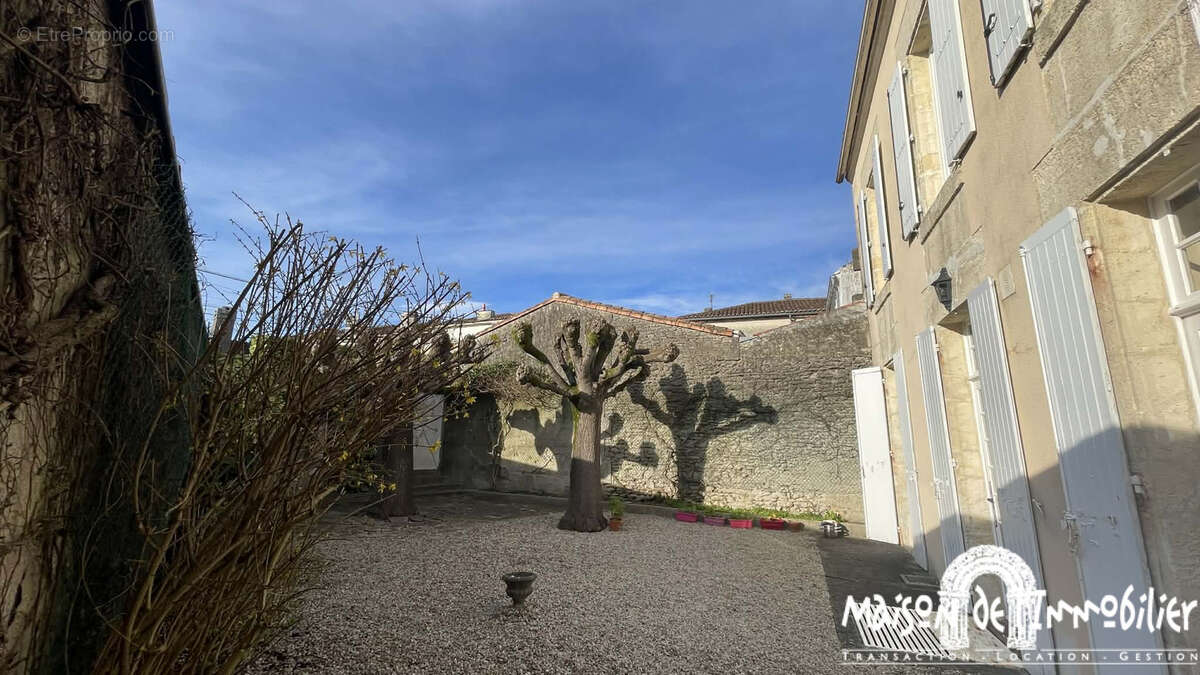 Maison à COGNAC