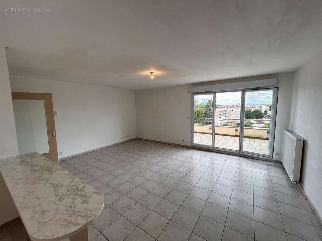   - Appartement à VILLEURBANNE
