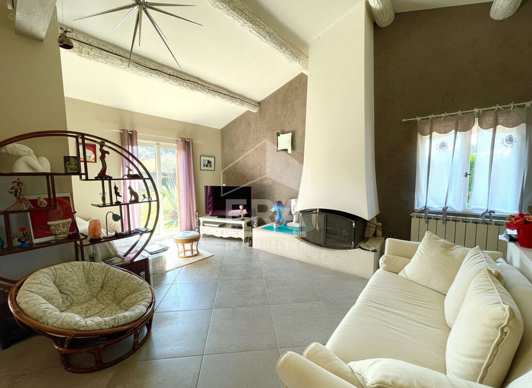 Maison à PERNES-LES-FONTAINES