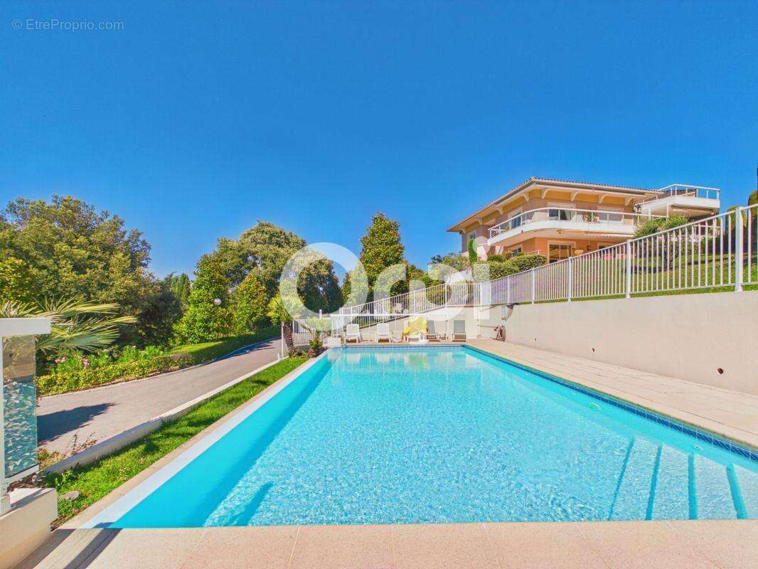 Appartement à MANDELIEU-LA-NAPOULE