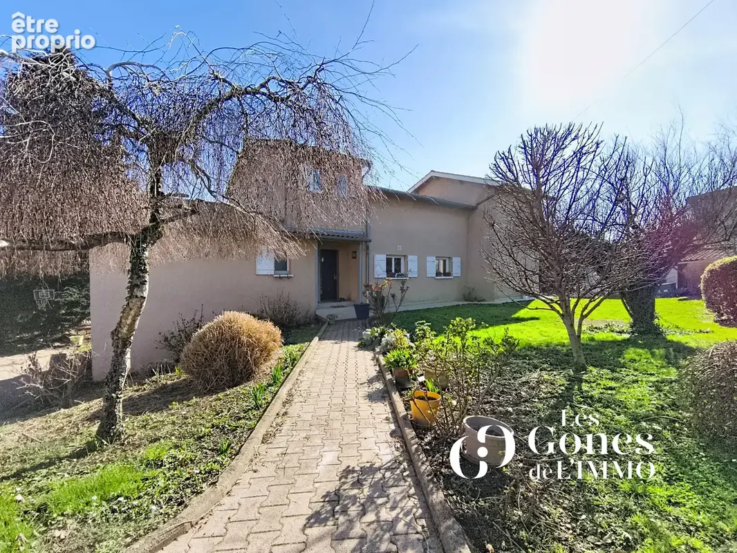 Craponne Villa familiale 6 chambres avec piscine sur 1800 m2 de terrain - photo 4